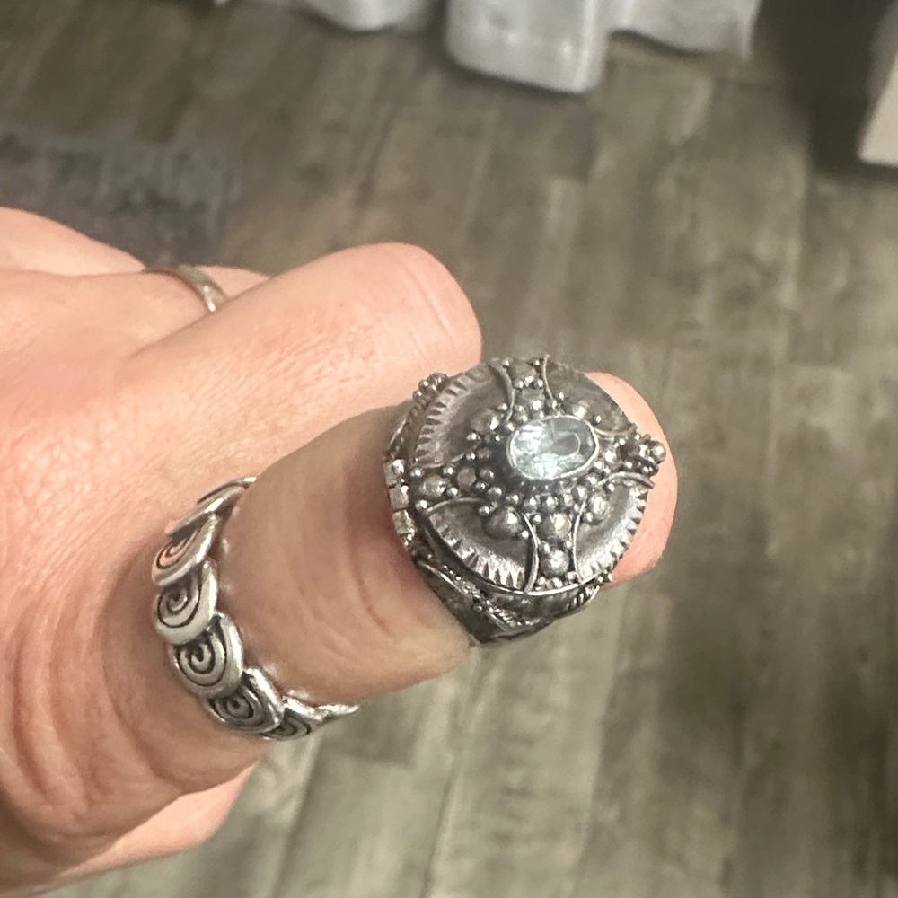 Elegant Silver Ring with Intricate Design